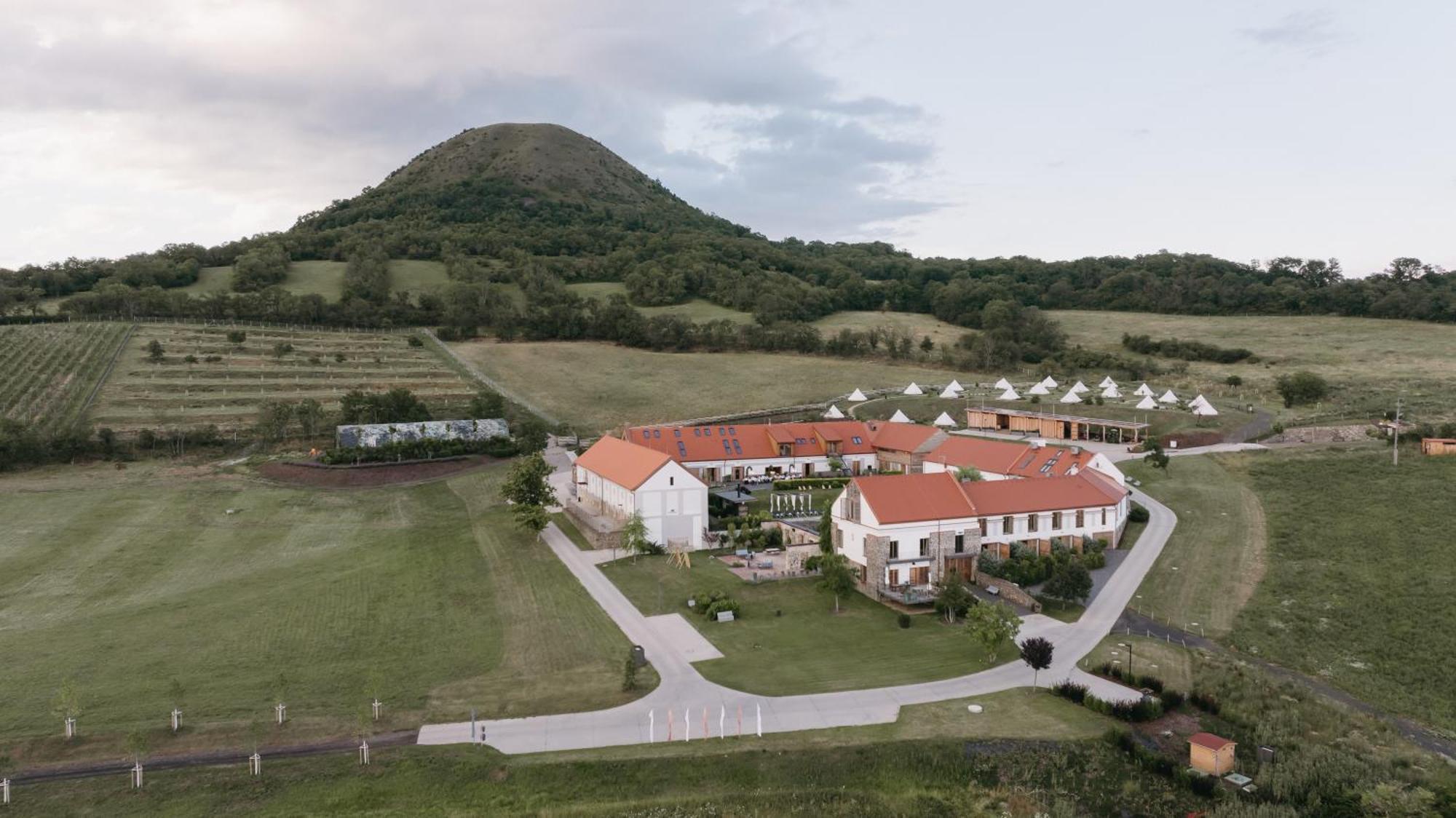 Oblik Resort Louny Eksteriør billede